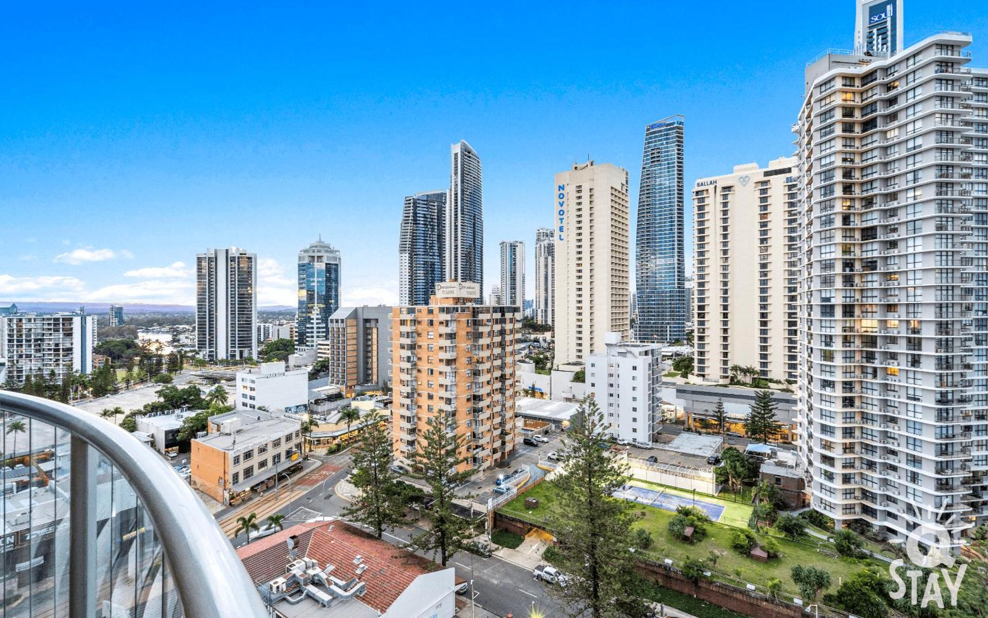 Interconnecting 2 Bedroom Unit At Legends — Q Apartment *