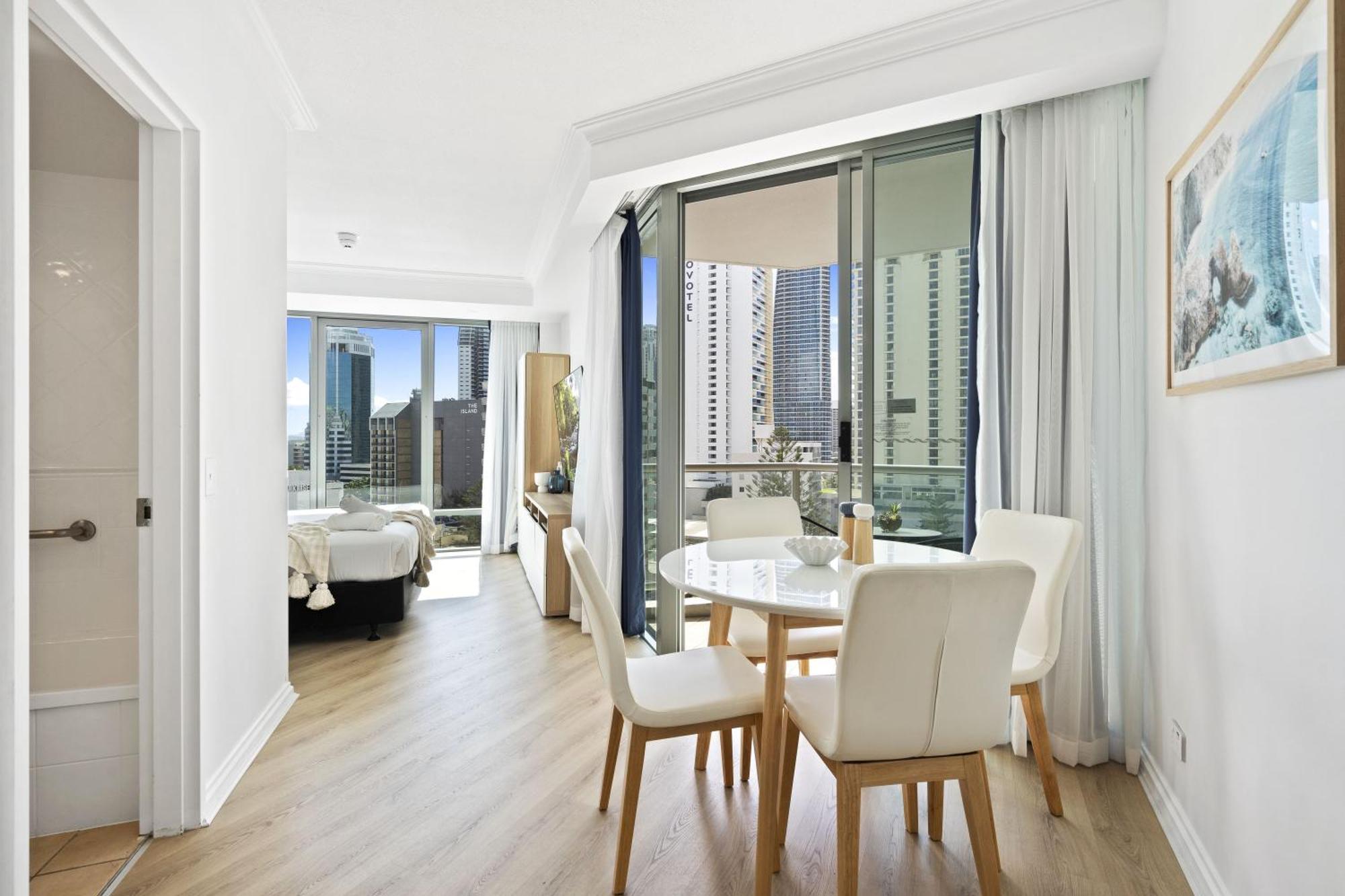Apartment Interconnecting 2 Bedroom Unit At Legends — Q *